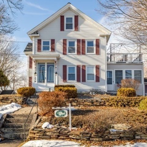 179 Varnum Ave Apt 2, Lowell, MA