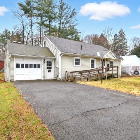 18 Freeman Dr, Greenfield, MA